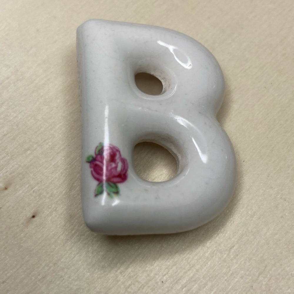 White Ceramic Floral Initial Monogram Letter B brooch.